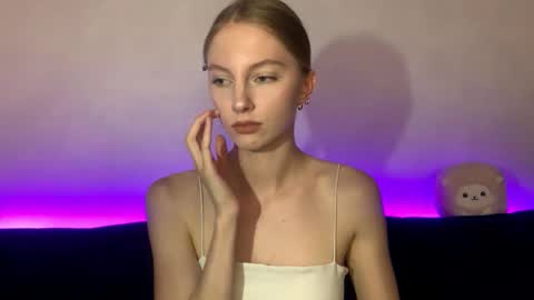 Annie online show from September 19, 5:02 pm