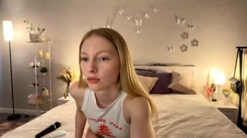 Snapshot of autumnroginson chatting on May 20, 2:01 pm Annie online show from May 20, 2:01 pm