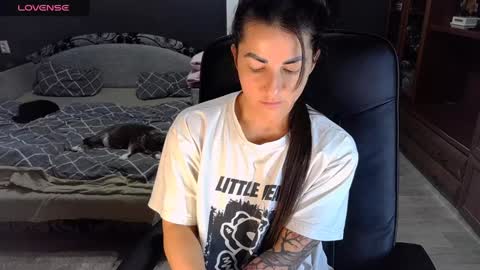 Ava online show from January 23, 12:30 pm