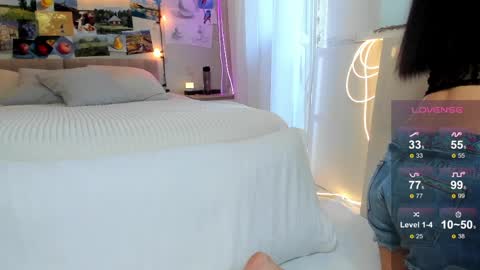 Snapshot of ava_athena chatting on May 9, 7:02 am Ava online show from May 9, 7:02 am