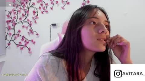 Snapshot of ava_broown chatting on May 6, 3:02 am online show from May 6, 3:02 am