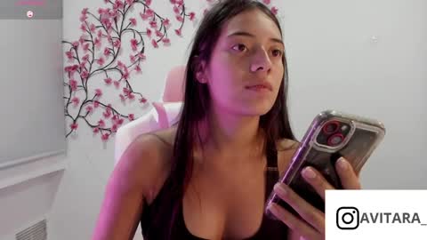 Snapshot of ava_broown chatting on May 8, 2:28 am online show from May 8, 2:28 am
