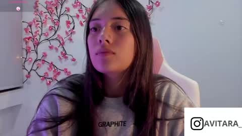 Snapshot of ava_broown chatting on May 17, 1:25 am online show from May 17, 1:25 am