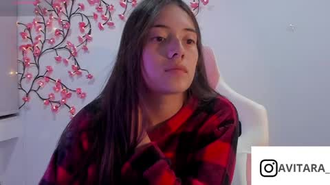 Snapshot of ava_broown chatting on May 18, 1:35 am online show from May 18, 1:35 am