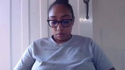 Snapshot of ava_f0xy chatting on December 22, 7:11 pm Ava Jordana online show from December 22, 7:11 pm