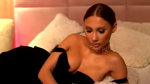 Ava online show from December 5, 12:30 am