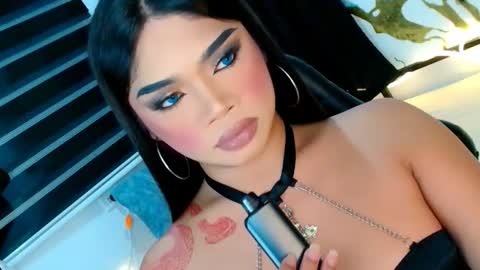 Snapshot of ava_lux chatting on June 22, 6:21 am Ava online show from June 22, 6:21 am