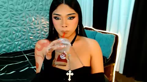 Snapshot of ava_lux chatting on July 17, 8:10 am Ava online show from July 17, 8:10 am