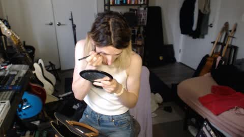 Snapshot of ava_reinhart_999 chatting on April 2, 7:55 pm Ava online show from April 2, 7:55 pm