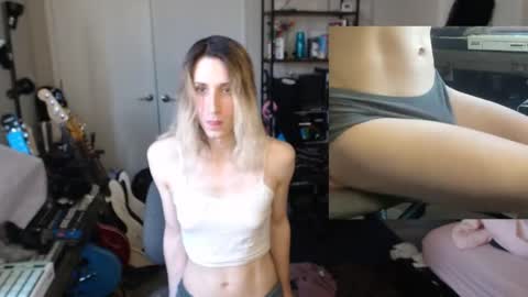 Snapshot of ava_reinhart_999 chatting on April 11, 8:13 pm Ava online show from April 11, 8:13 pm