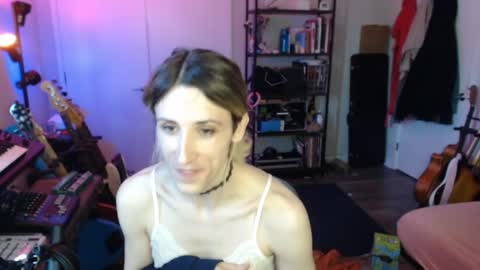 Snapshot of ava_reinhart_999 chatting on May 7, 8:58 pm Ava online show from May 7, 8:58 pm