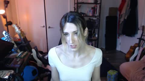 Snapshot of ava_reinhart_999 chatting on May 9, 8:36 pm Ava online show from May 9, 8:36 pm