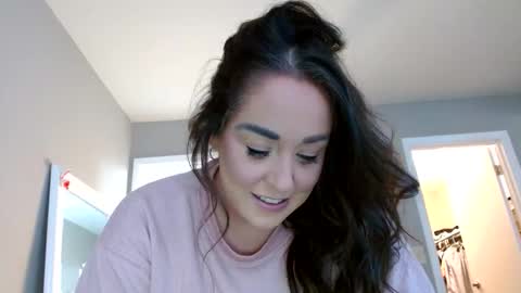 Snapshot of avaashley chatting on November 13, 5:12 pm Ava Ashley online show from November 13, 5:12 pm