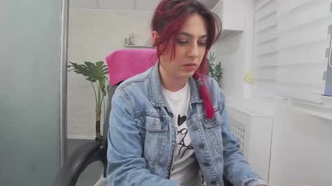 Snapshot of avablue_ chatting on May 28, 2:42 am online show from May 28, 2:42 am