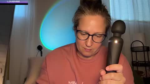 Snapshot of avabradley chatting on June 4, 3:12 am Ava . Support my channel by using my affiliate link to make your account Thanks online show from June 4, 3:12 am
