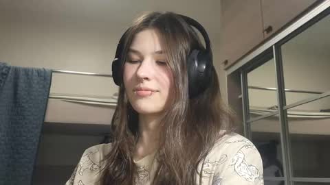 Snapshot of avalutjen chatting on June 3, 9:09 pm Hope online show from June 3, 9:09 pm