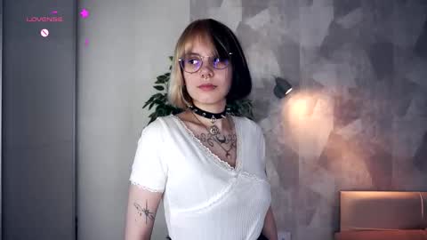 avaobierne online show from February 6, 6:33 pm