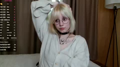 Snapshot of avaobierne chatting on June 9, 8:04 am avaobierne online show from June 9, 8:04 am