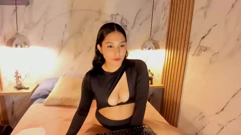 avelynnoe online show from February 25, 11:41 am