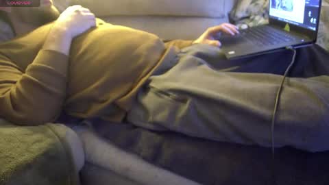 Snapshot of average_stag chatting on April 26, 1:14 am average_stag online show from April 26, 1:14 am