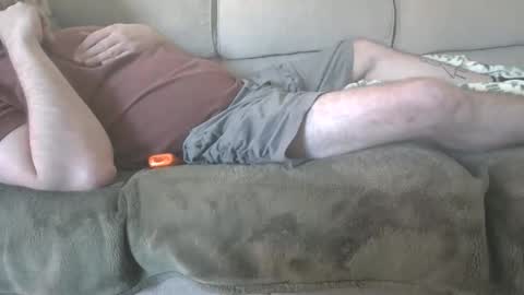 Snapshot of average_stag chatting on May 10, 7:41 pm average_stag online show from May 10, 7:41 pm