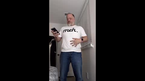 Snapshot of averagegreg chatting on May 20, 9:43 pm Greg online show from May 20, 9:43 pm