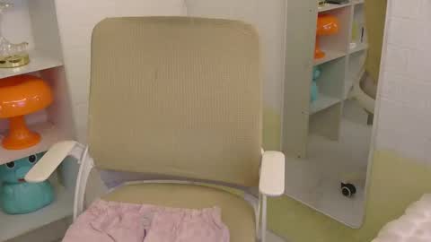 Snapshot of averageuncut1 chatting on January 14, 4:07 am Rhian online show from January 14, 4:07 am