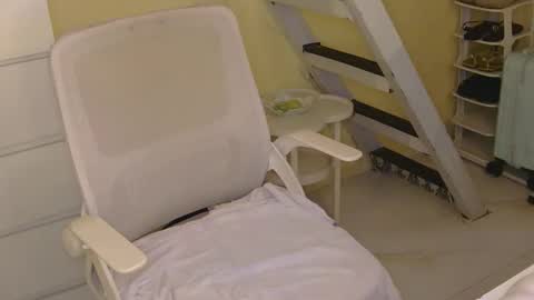 Snapshot of averageuncut1 chatting on February 24, 3:04 am Rhian online show from February 24, 3:04 am