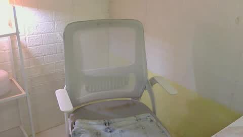 Snapshot of averageuncut1 chatting on March 3, 4:18 am Rhian online show from March 3, 4:18 am