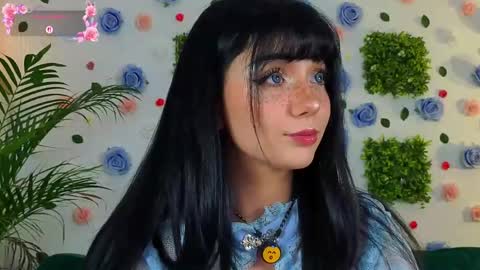 Snapshot of averywillow chatting on June 3, 1:08 am AveryWillow online show from June 3, 1:08 am