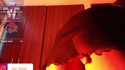 Snapshot of avi_frost chatting on October 3, 8:33 am Saraaaa independent model 3 online show from October 3, 8:33 am