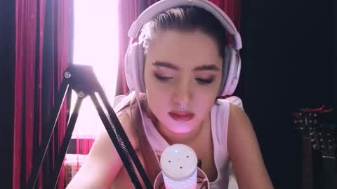 Avriel online show from November 23, 4:45 am