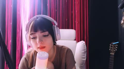 Snapshot of avi_nile chatting on May 20, 5:24 am Avriel online show from May 20, 5:24 am