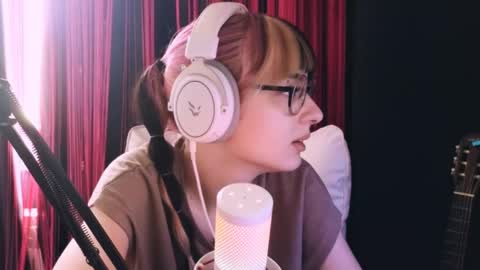 Snapshot of avi_nile chatting on May 21, 4:52 am Avriel online show from May 21, 4:52 am
