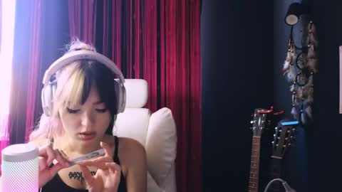 Avriel online show from June 4, 4:40 am