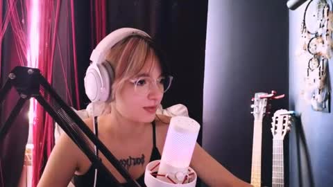 Avriel online show from August 1, 6:56 am