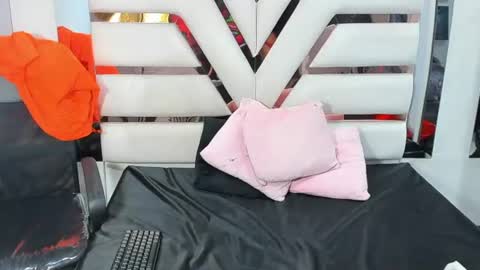 Snapshot of avi_thomsonn_ chatting on June 14, 2:24 am avi_thomsonn_ online show from June 14, 2:24 am