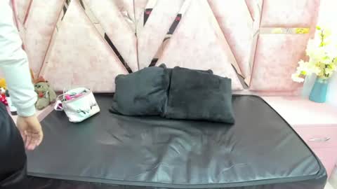 Snapshot of avi_thomsonn_ chatting on July 17, 2:29 am avi_thomsonn_ online show from July 17, 2:29 am