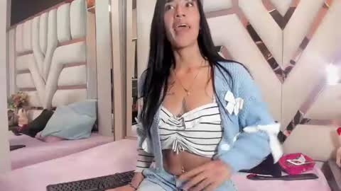 Snapshot of avi_thomsonn_ chatting on August 1, 2:44 am avi_thomsonn_ online show from August 1, 2:44 am