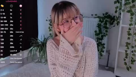 Snapshot of aviaveavi chatting on March 23, 2:32 pm aviaveavi online show from March 23, 2:32 pm