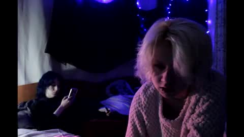 Snapshot of avny_loki chatting on October 10, 2:54 am Avny online show from October 10, 2:54 am