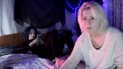 Snapshot of avny_loki chatting on October 27, 12:04 am Avny online show from October 27, 12:04 am