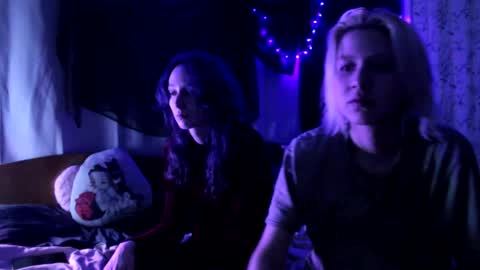 Snapshot of avny_loki chatting on October 31, 2:34 am Avny online show from October 31, 2:34 am