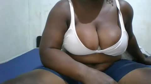 avril254 online show from January 10, 11:56 am