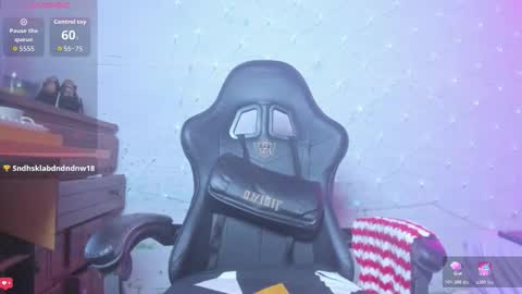 Snapshot of avril_jonson chatting on November 15, 10:26 pm avril_jonson online show from November 15, 10:26 pm