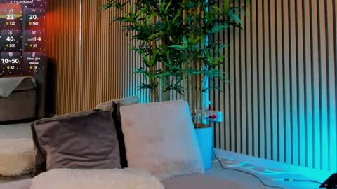 AVRILL CYRUX online show from February 7, 10:19 am