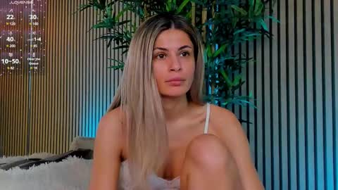 AVRILL CYRUX online show from March 1, 7:51 am