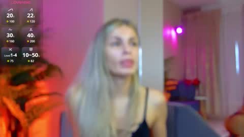 AVRILL CYRUX online show from October 27, 7:45 am