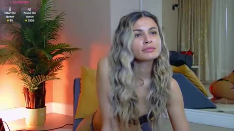 AVRILL CYRUX online show from February 11, 7:57 am