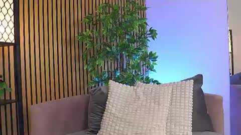 AVRILL CYRUX online show from July 7, 7:23 am